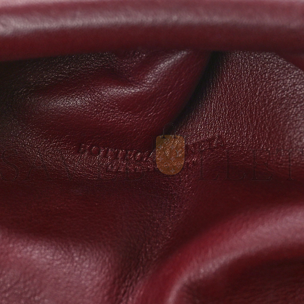 BOTTEGA VENETA BUTTER CALFSKIN THE MINI POUCH BORDEAUX (21*11*5cm）