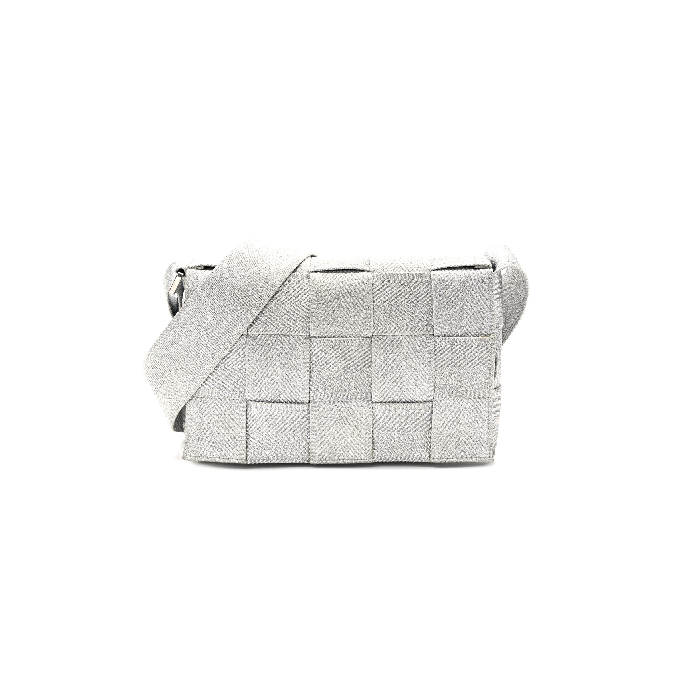 BOTTEGA VENETA WEBBING MAXI INTRECCIATO CASSETTE BAG SILVER (23*15*5.5cm)